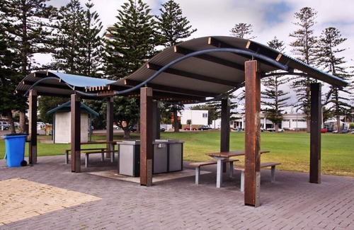 Glenelg Apartment | Park View 'Elysian' WIFI + Netflix