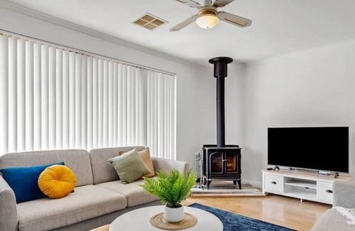 Aldinga Beach House | Park View - Pool - Pet Friendly - 4BRM - 2BTH