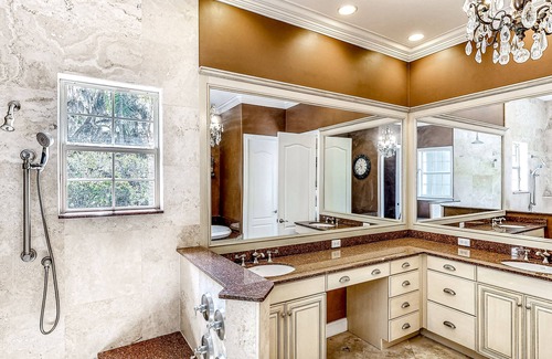 Historic District House | Parke Place | Estate in Ocala with a saltwater pool & guesthouse