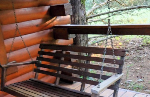 Eureka Springs Cabin | Parkers Hideaway on the White River/Redbud Cabin, 200 feet from the River
