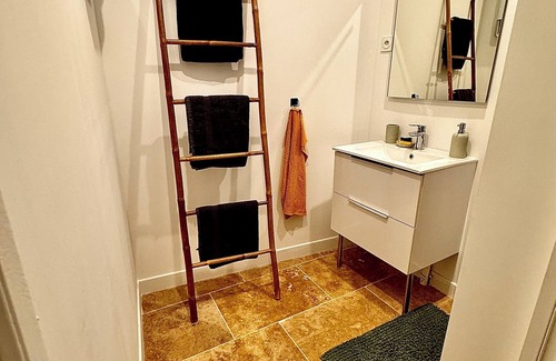 La Madeleine Apartment | Parking au pied de la porte - Spacieux et Atypique