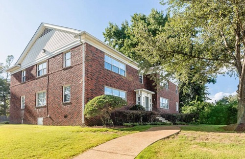 Midtown Apartment | *Parkside KING SUITE in Midtown with FREE parking*