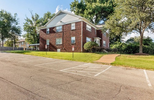 Midtown Apartment | *Parkside KING SUITE in Midtown with FREE parking*