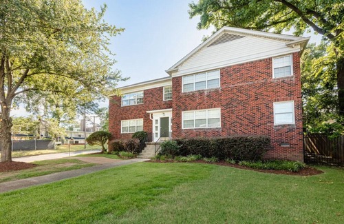 Midtown Apartment | *Parkside KING SUITE in Midtown with FREE parking*