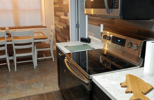 Patricksburg Cabin | Parkview Suite at Cataract Falls Lodge.