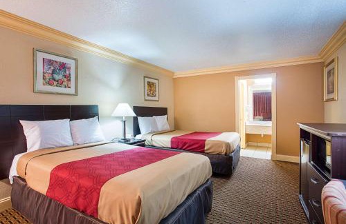 New Castle Hotel | Parkway Inn of Birmingham