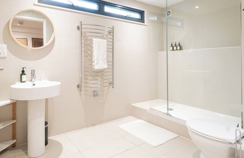 Birlingham House | Parsons Pleck-6BD with Swimming Pool