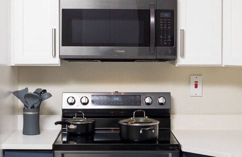 Reading Apartment | Partial Ocean View Luxury Apartment, Amenities, and Private Chef