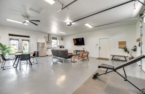 Pasco Apartment | Pasco Studio Vacation Rental Private Patio
