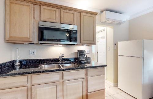 Pass-a-Grille Historic District Apartment | Pass-A-Grill 3