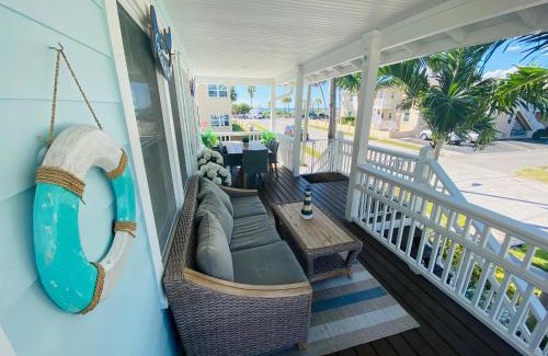 Pass-a-Grille House | Pass-A-Grille Key West Style Main House Pool BBQ
