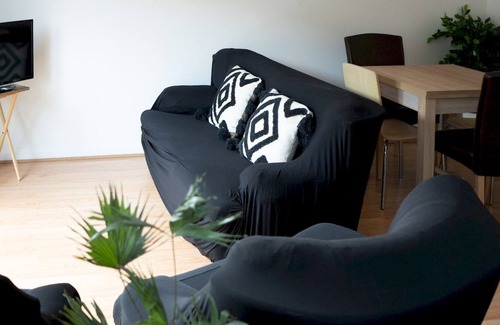 Pollokshields Apartment | Pass the Keys | 2-bedroom Southside Glasgow with Parking