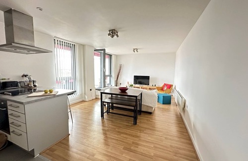 Stratford and New Town Apartment | Pass the Keys | 40ftBalcony |City Views, CanaryWharf & OlympicPark