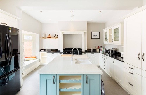 Kenilworth House | Pass the Keys | 4Bed Home in Kenilworth with Parking