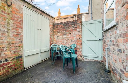 Heworth House | Pass the Keys | 55 Heworth Village · Wonderfully Cosy Family Home in York