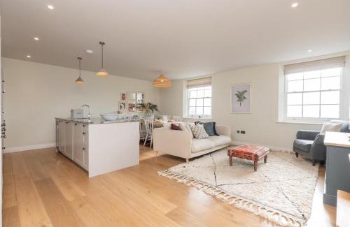 Bath Apartment | Pass the Keys Apartment with Stunning Views and Free Parking