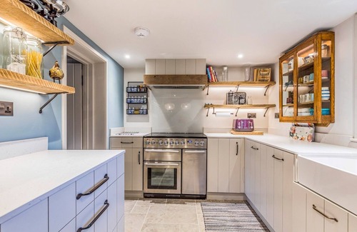 Chichester House | Pass the Keys | Beautiful Cottage In South Downs