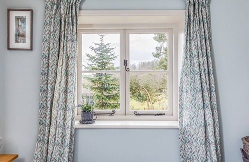 Chichester House | Pass the Keys | Beautiful Cottage In South Downs