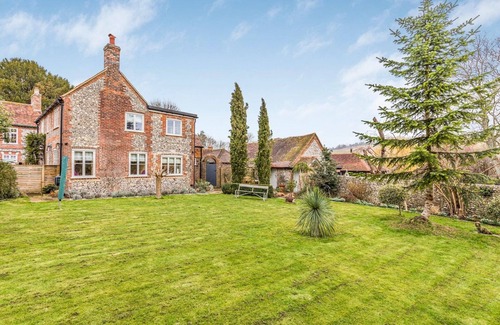 Chichester House | Pass the Keys | Beautiful Cottage In South Downs