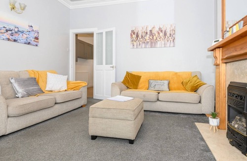 Brighouse House | Pass the Keys | Brighouse Central - Ideal For Workers