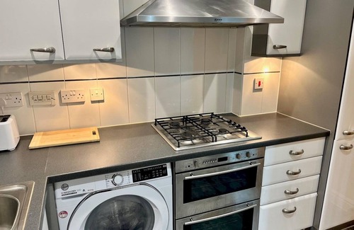 Edgware Apartment | Pass the Keys | Central 2 Bed flat in Edgeware with Parking