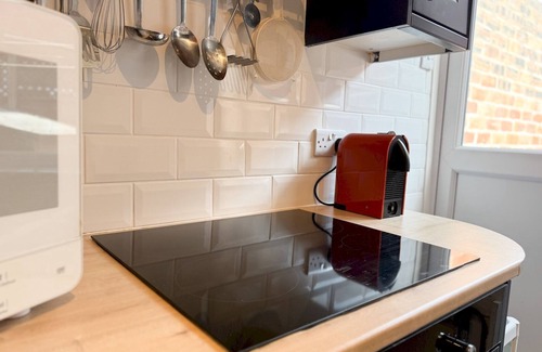 Cullercoats Apartment | Pass the Keys | Charming Seaside Retreat | 2BR Flat in Cullercoats