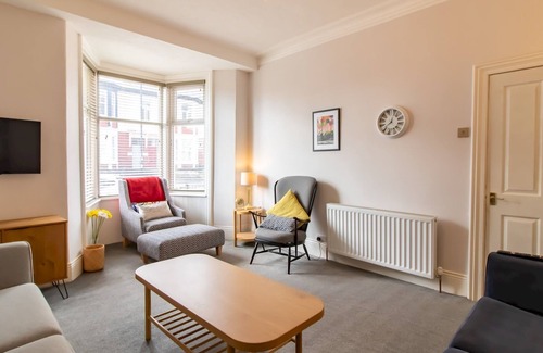 Cullercoats Apartment | Pass the Keys | Charming Seaside Retreat | 2BR Flat in Cullercoats