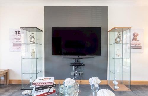 Basildon House | Pass the Keys Comfortable home Langdon Hills