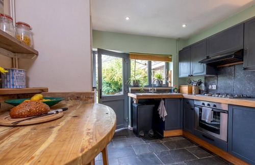 Bridgnorth House | Pass the Keys | Cosy Spacious Garden House