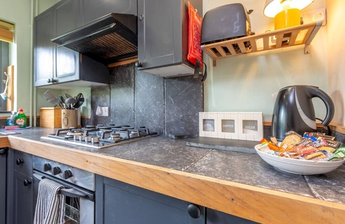 Bridgnorth House | Pass the Keys | Cosy Spacious Garden House