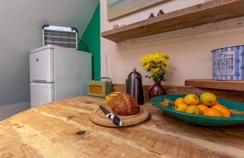 Bridgnorth House | Pass the Keys | Cosy Spacious Garden House