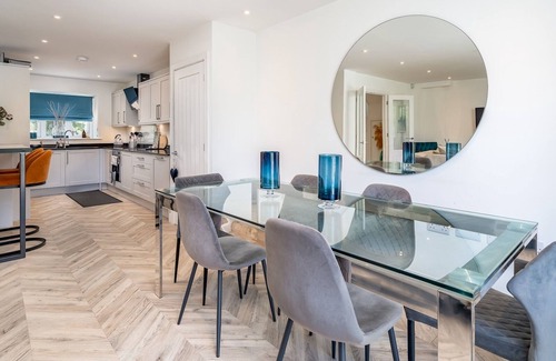 Abbots Langley House | Pass the Keys | Delightful 3 Bed Country home with Large Garden