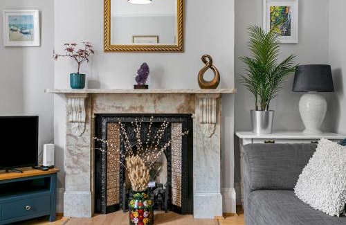 Northcote House | Pass the Keys Elegant GetAway House in Vibrant Clapham Juction