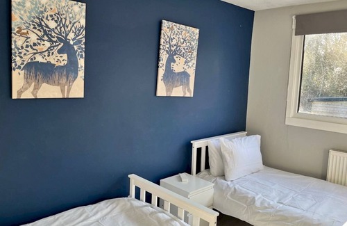 Borehamwood House | Pass the Keys | Family Friendly 3 Bedroom Home with Large Garden