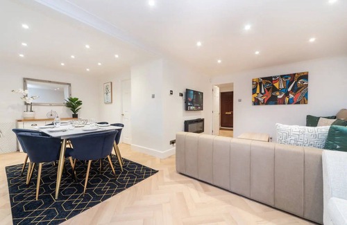 Sidcup House | Pass the Keys | Gorgeous 4 BR House Near Station, mins to London