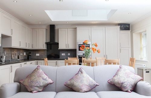Duddingston House | Pass the Keys | Historic Stone Built 4 bedroom Cottage with private car park