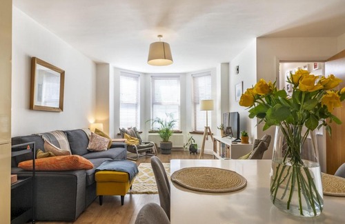 Belfast Apartment | Pass the Keys Lovely 1BR Apt Belfast Castle Hiking Nearby