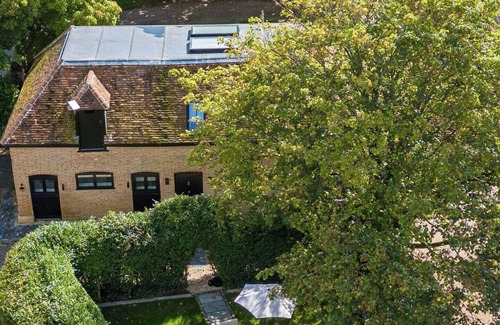 Brill House | Pass the Keys | Merlin's Stables - Country Retreat