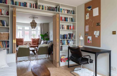 Watford House | Pass the Keys Modern 5-Bedroom Luxury Home in Watford Close to Harry Potter Studios FREE Parking