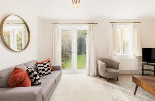 Winchcombe House | Pass the Keys Modern stylish family home private garden
