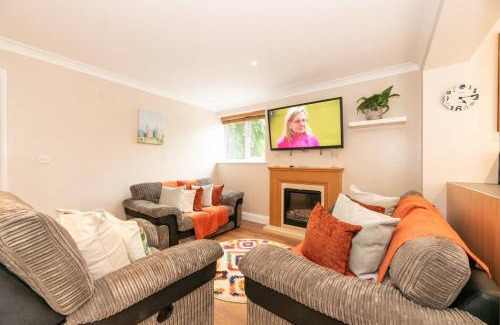 Burnt Oak House | Pass the Keys Spacious 3BR Free Parking House Mins to Central London