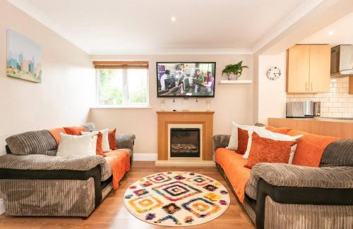 Burnt Oak House | Pass the Keys Spacious 3BR Free Parking House Mins to Central London