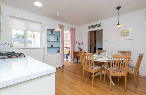 Combe Down House | Pass the Keys | Spacious family home with parking