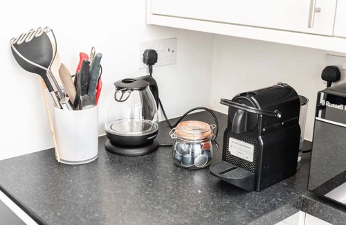 Sands End Apartment | Pass the Keys | Spacious & Comfortable 2 Bed Flat in Fulham