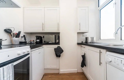 Sands End Apartment | Pass the Keys | Spacious & Comfortable 2 Bed Flat in Fulham