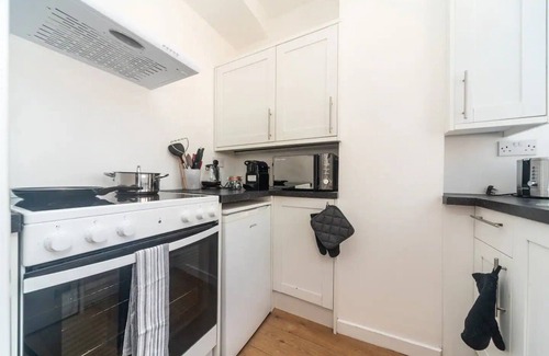 Sands End Apartment | Pass the Keys | Spacious & Comfortable 2 Bed Flat in Fulham