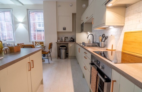 Nottingham City Centre Apartment | Pass the Keys | Stylish 2-Bed Apartment in Nottingham’s Heart & Soul