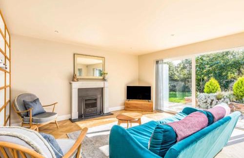 West Wittering House | Pass the Keys Stylish and fresh 4 bed beach house with garden