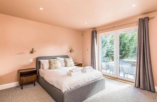 West Wittering House | Pass the Keys Stylish and fresh 4 bed beach house with garden