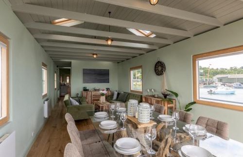 Leigh-on-Sea House | Pass the Keys The Pontoon